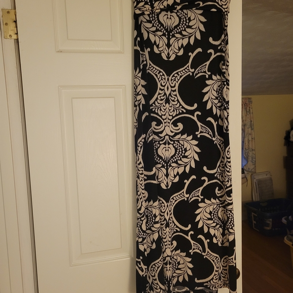 Black and White Patterned Skirt - Picture 1 of 1